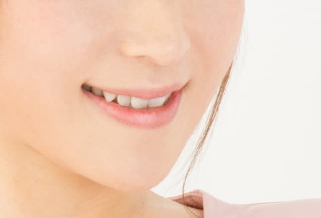 八重歯綺麗な人