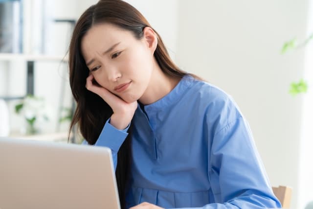 Eラインを自力で引っ込めるのは無理?自力で治そうとしてはいけない理由