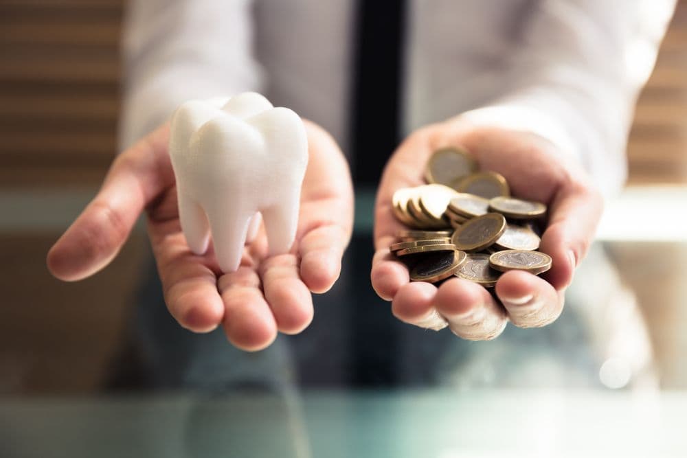 歯のホワイトニングの値段はいくら?料金相場やコスパのよい方法を紹介