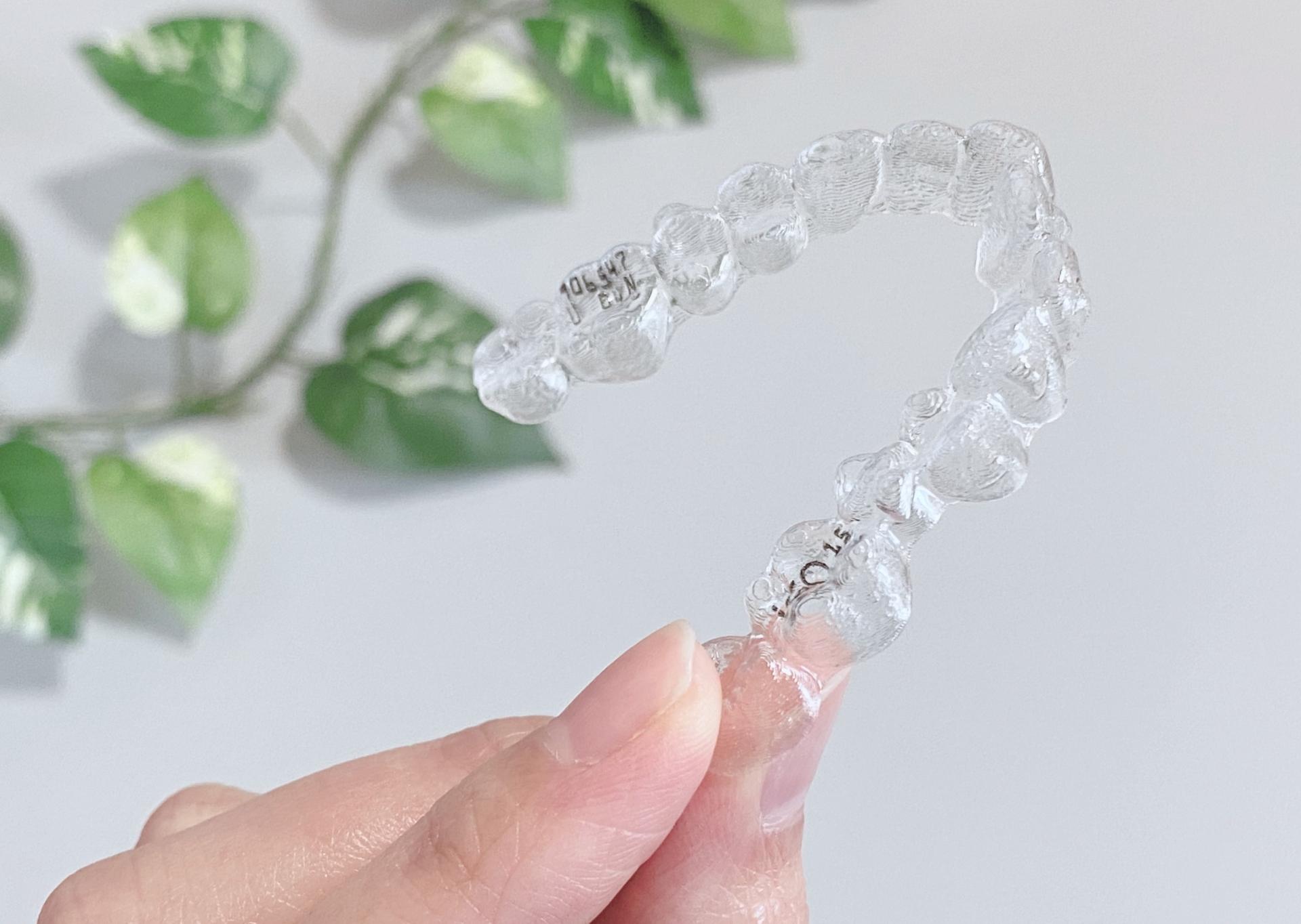 マウスピース矯正してもキスできる?注意点5つとワイヤー矯正との比較も解説