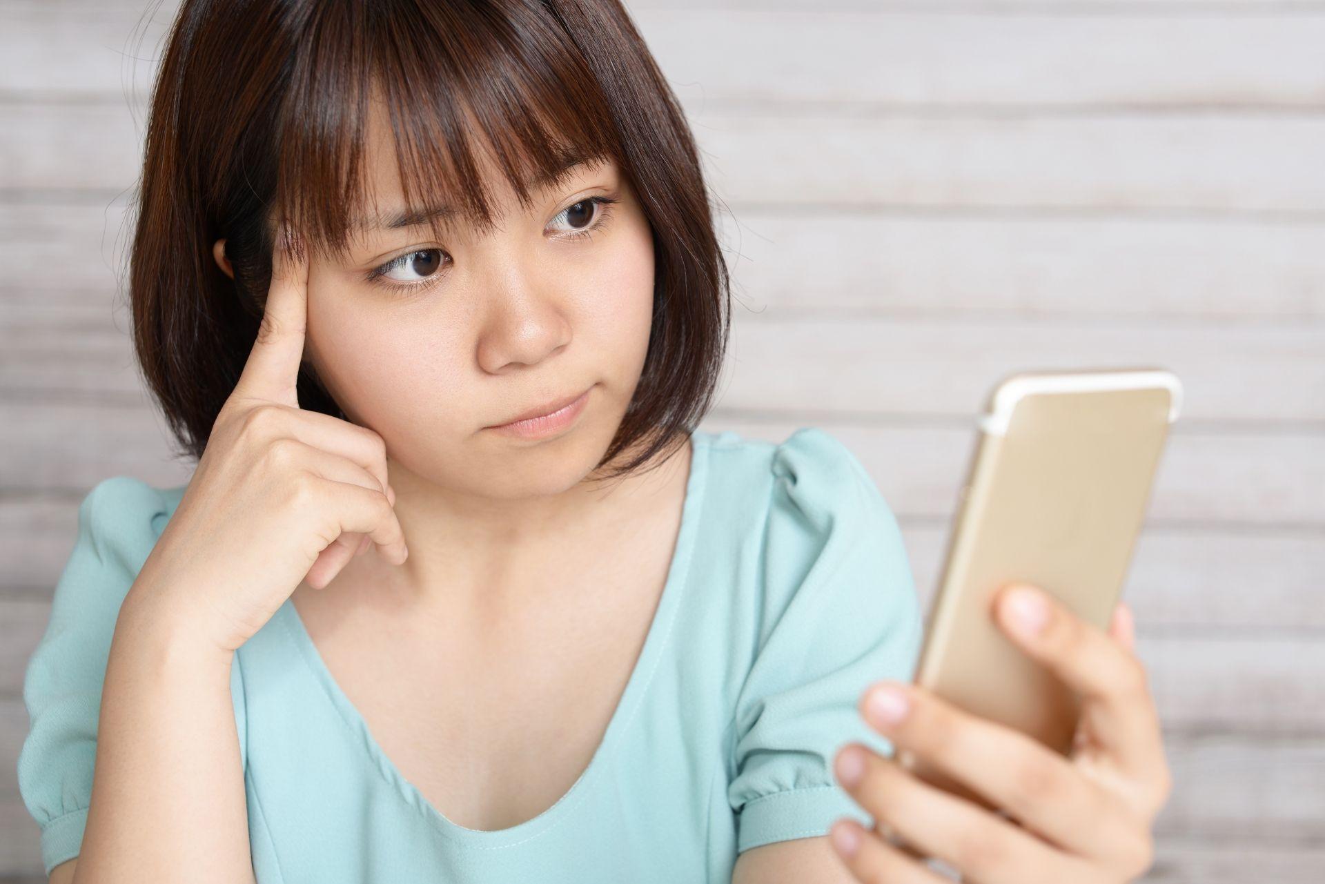 噛み合わせが深いのはマウスピース矯正で治せる?原因や治療法を解説