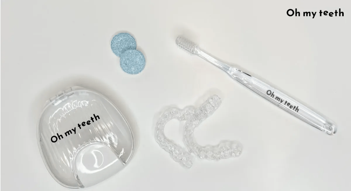 Oh my teethのマウスピースとマウスピースケースと歯ブラシ