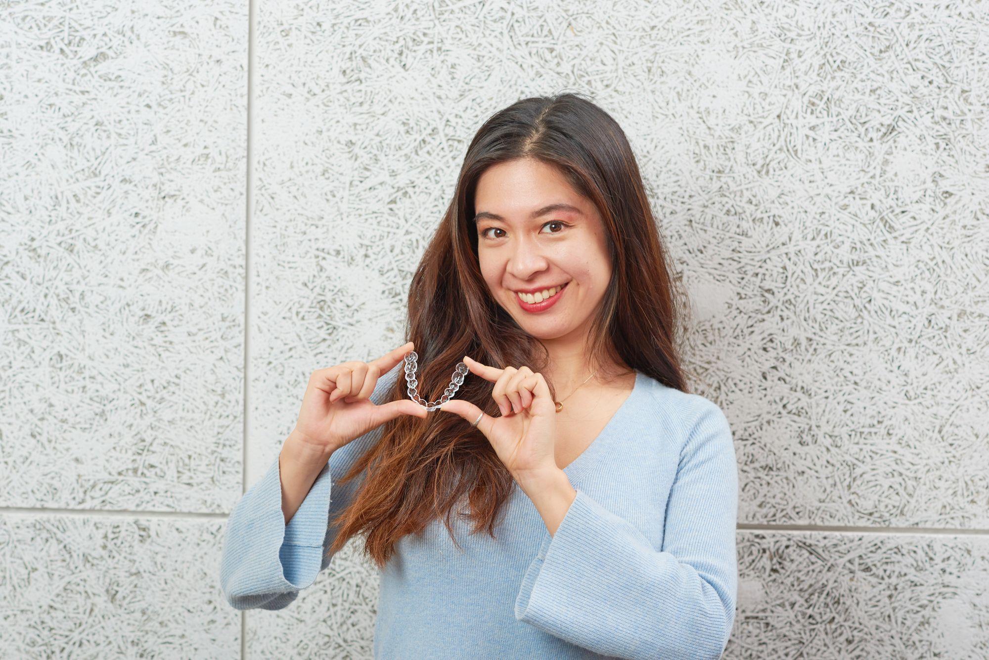 歯科医師が回答!マウスピース矯正後に使う「リテーナー(保定装置)」とは?どのくらいつけるの?