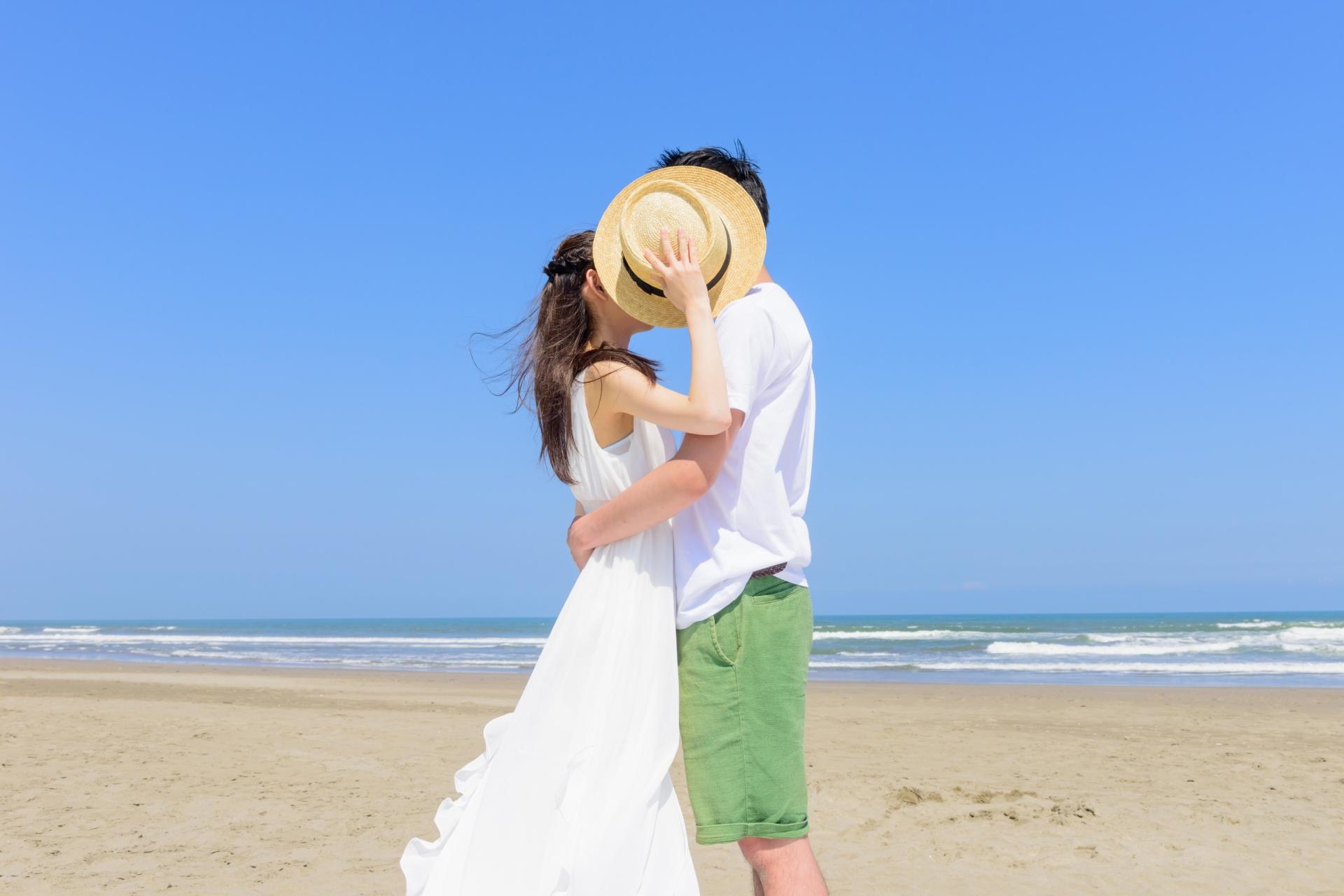 マウスピース矯正してもキスできる?注意3つとワイヤー矯正との比較も解説