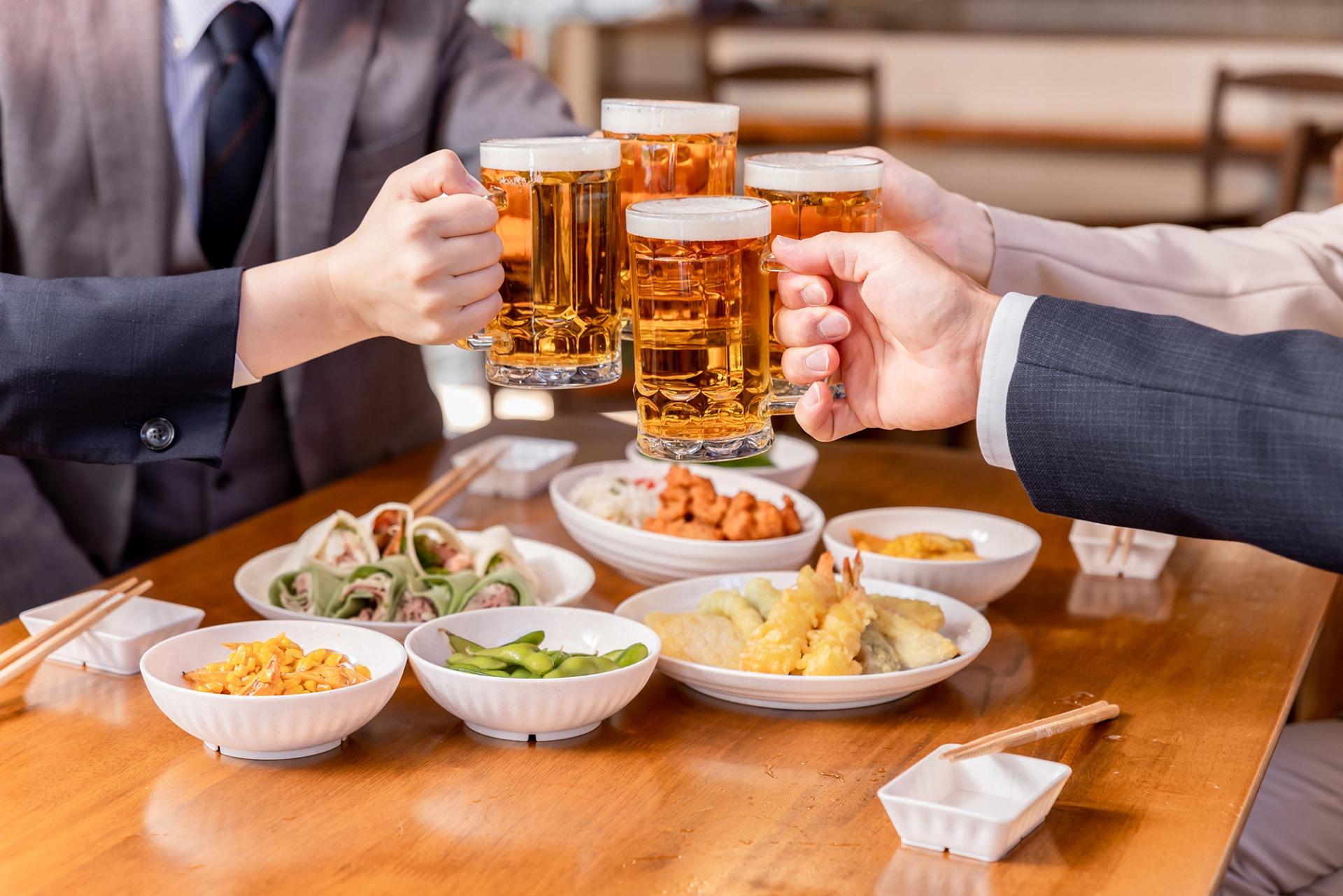 マウスピース矯正中の飲み会はどう過ごす?注意すべきポイントを解説
