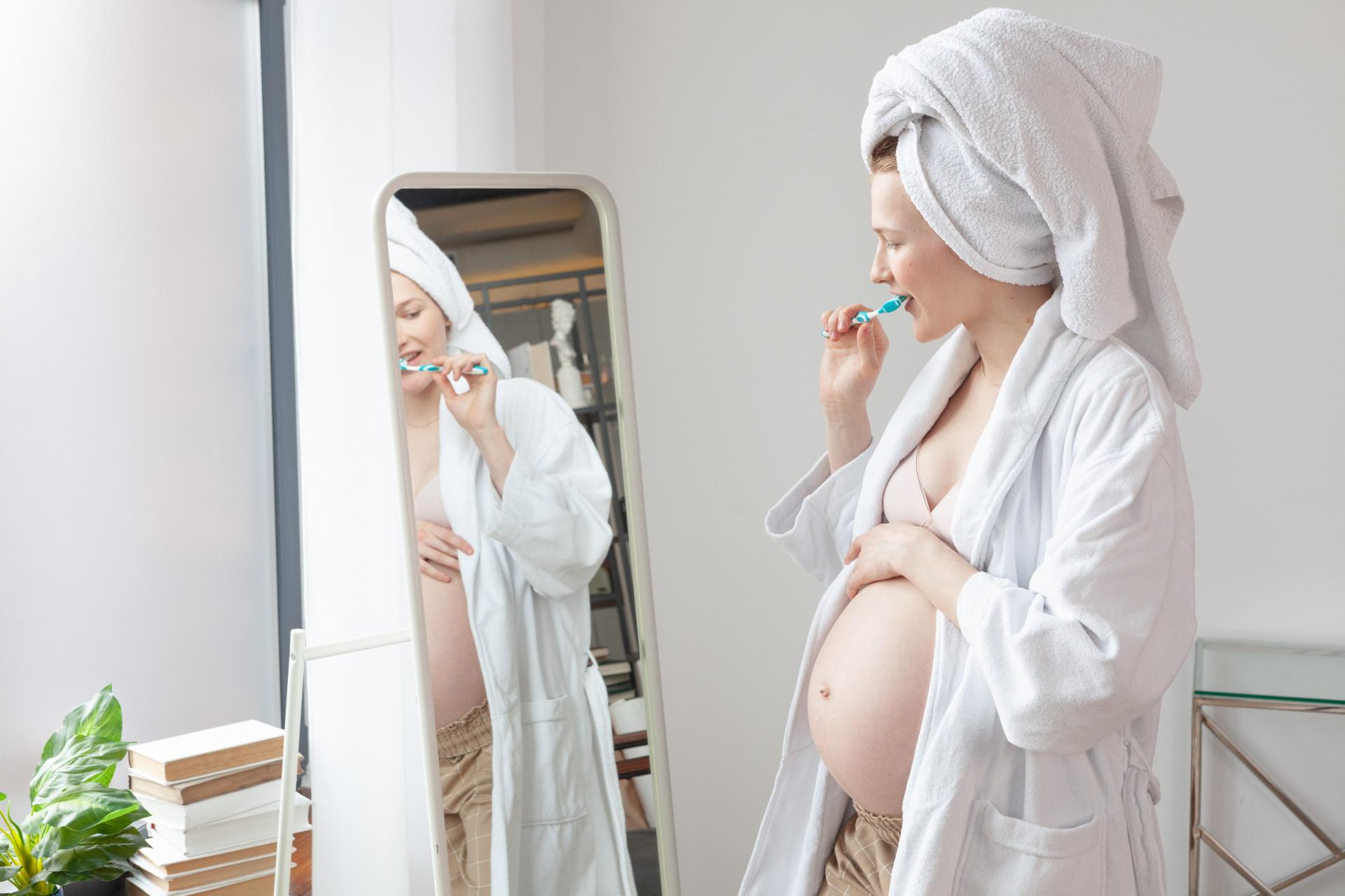 ホワイトニングが妊娠中にできない理由は?歯磨き粉やシートもダメ?